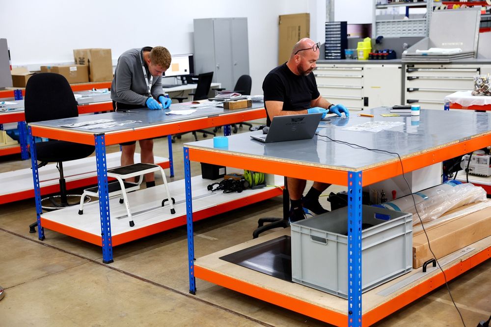 images-mgl-6l9rEK80-s1000-cadillac-f1-team-works-shop