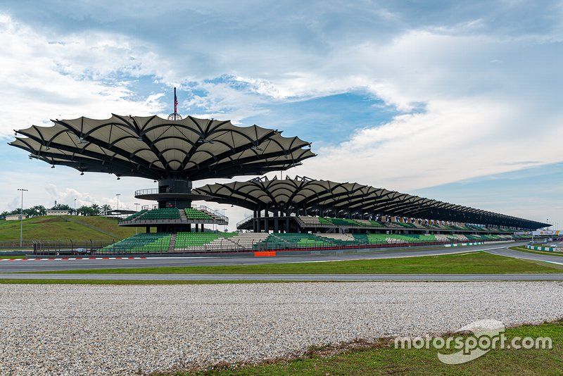 images-mgl-63v9KGqY-s1000-sepang-circuit-atmosphere-1