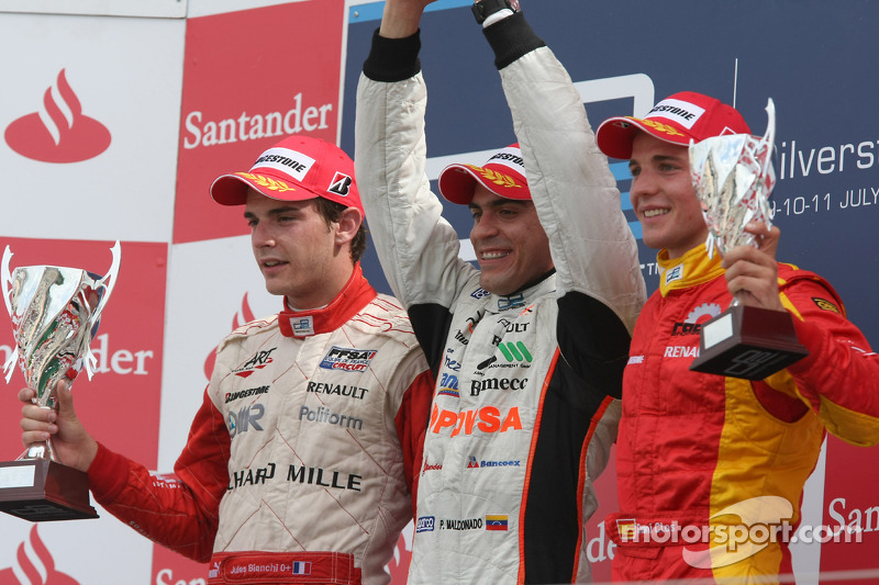 static-img-mgl-1000000-1000000-1009000-1009300-1009345-s8-gp2-silverstone-2010-podium-race-winner-pastor-maldonado-with-second-place-jules-bianchi-a