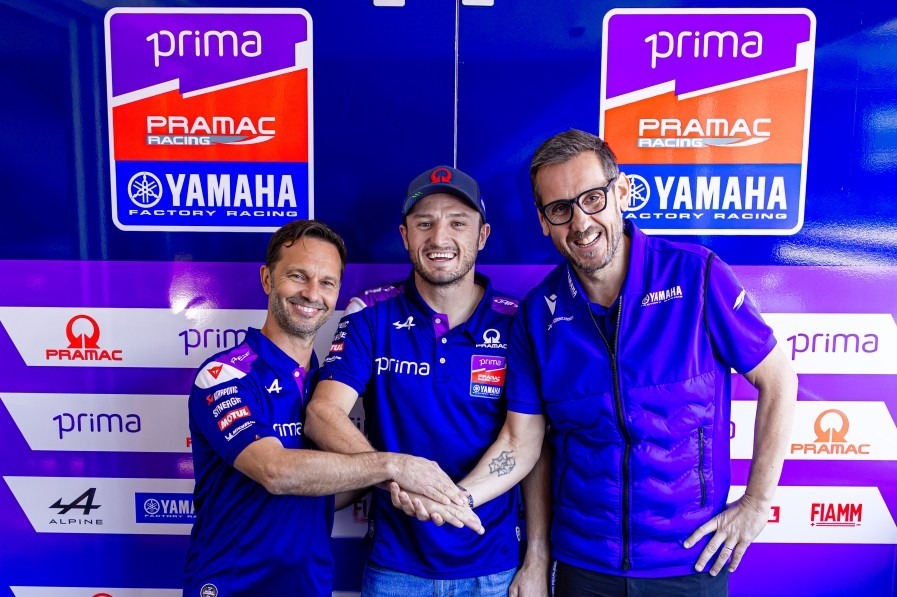 static-img-news-yfr-editorial-use-pictures-205