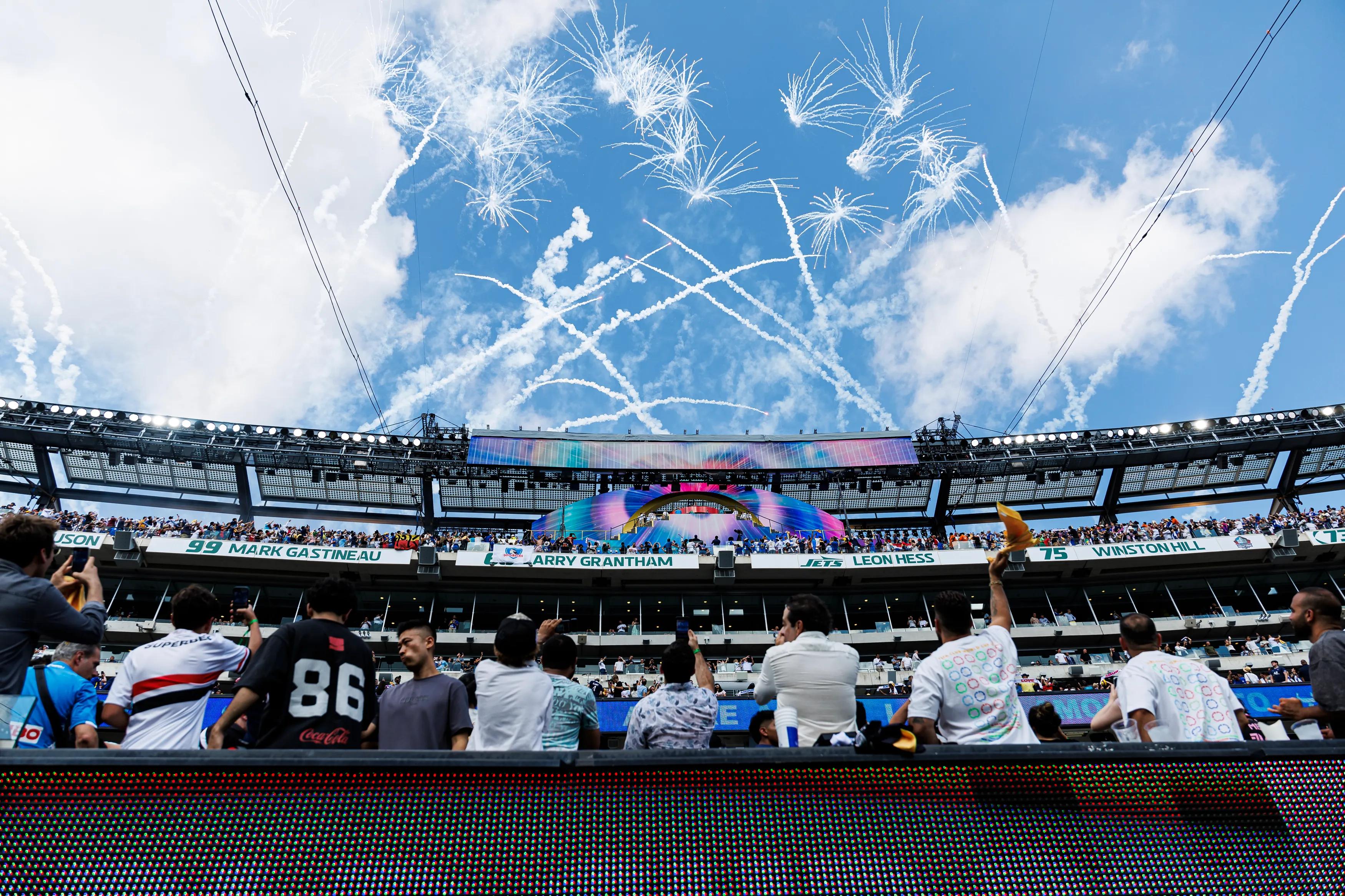 transform-be0a01c2-6751-4b8e-a341-b7dbf0259271-EAST-RUTHERFORD-NEW-JERSEY-JULY-13-General-view-of-the-halftime-show-during-the-FIFA-Club-World-Cup-2025-final-match-between-Chelsea-FC-and-Paris-Saint-G