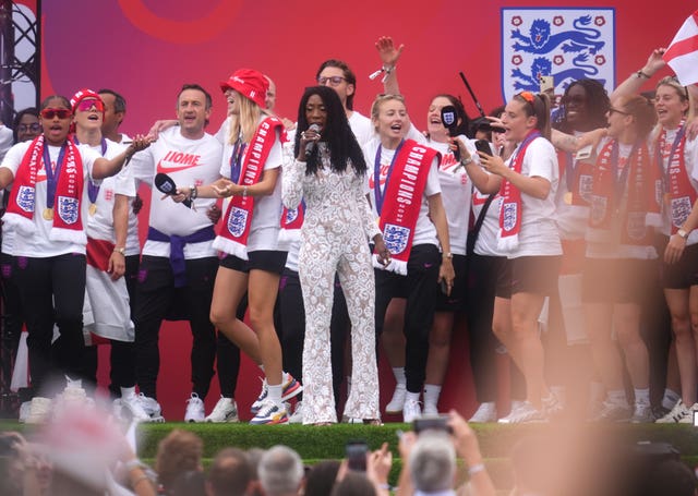 v2-image-production-f02f2e6f4b643cec7227363cce1fdfdfY29udGVudHNlYXJjaGFwaSwxNzUzODgzNDE5-2.81133070