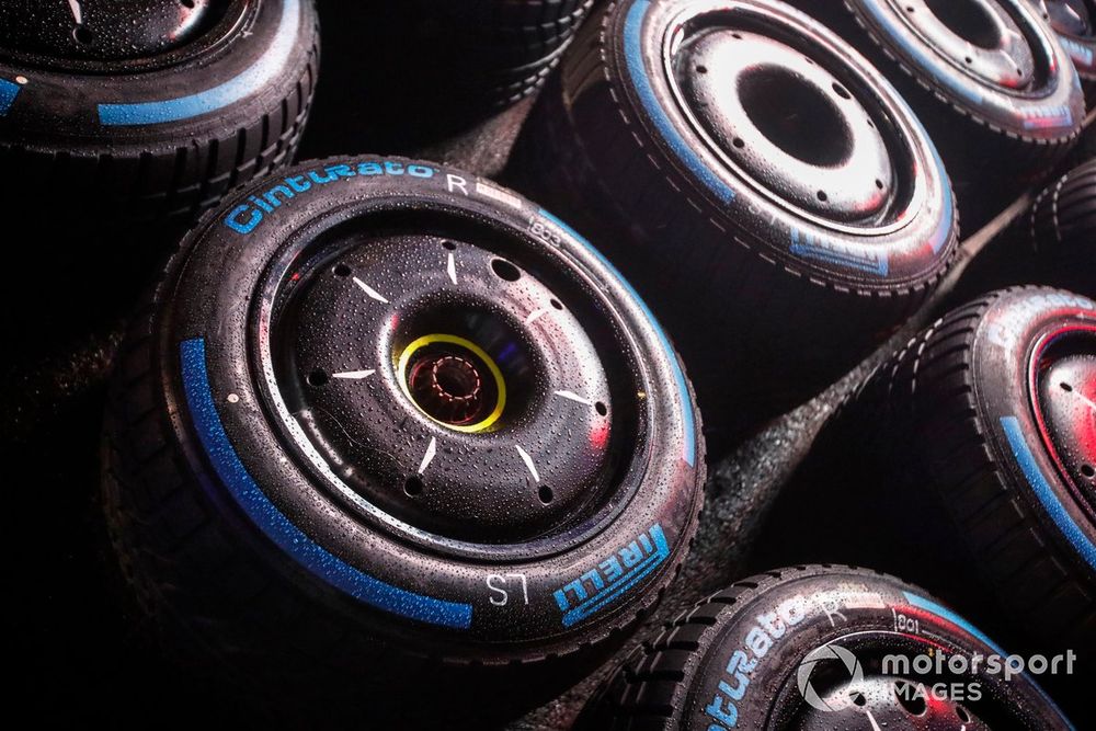 images-mgl-0k7gO9o0-s1000-pirelli-wet-tyres