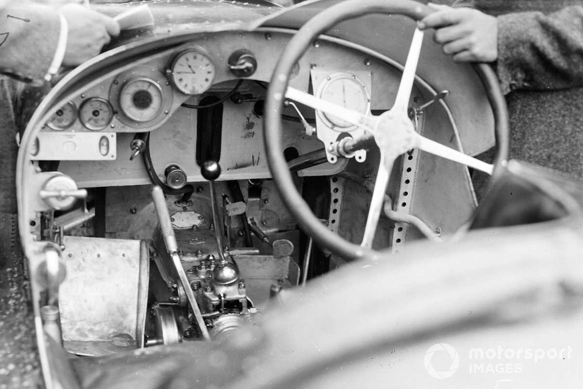 images-mgl-6AEKDp16-s8-inside-the-cockpit-of-the-fiat-1