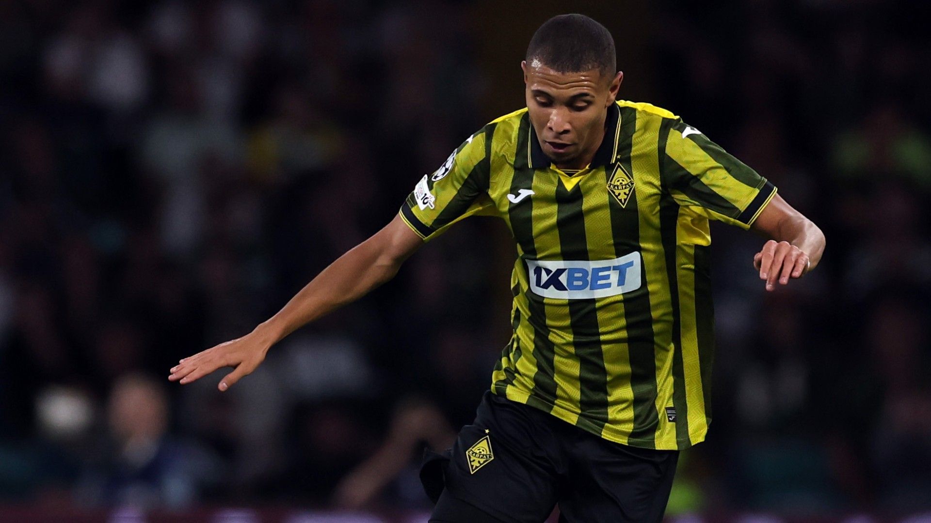 images-v3-blt14262598133ac10c-260925%20Edmilson%20of%20Kairat%20controls%20the%20ball%201920