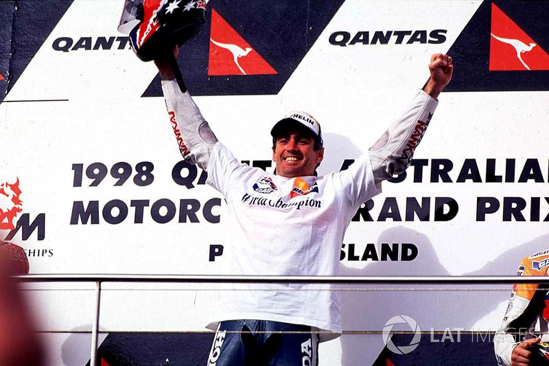 images-mgl-25w3yml6-s1000-motogp-500cc-australian-gp-1998-podium-mick-doohan-respol-honda-team