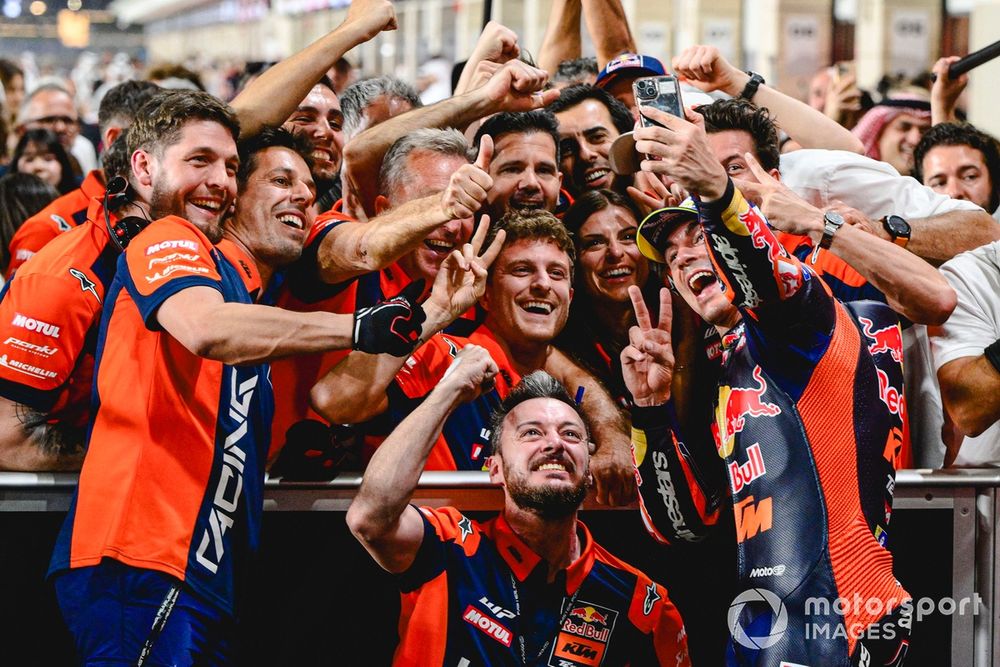 images-mgl-0rGBXpd2-s1000-maverick-vinales-red-bull-ktm-