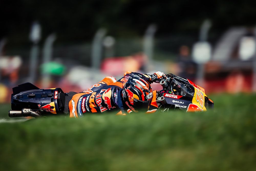 images-mgl-24vx53d6-s1000-maverick-vinales-red-bull-ktm-