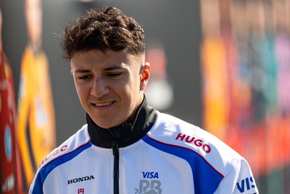 images-mgl-YMdweeG2-s1000-isack-hadjar-racing-bulls-team