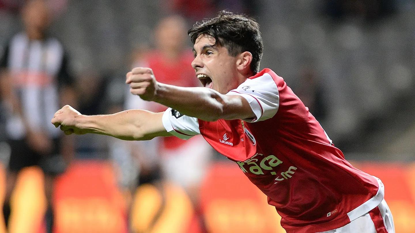 transform-bfd47c12-9a66-41af-bd05-4bd589ed25ff-Pedro-Neto-celebrating-for-SC-Braga-in-2017