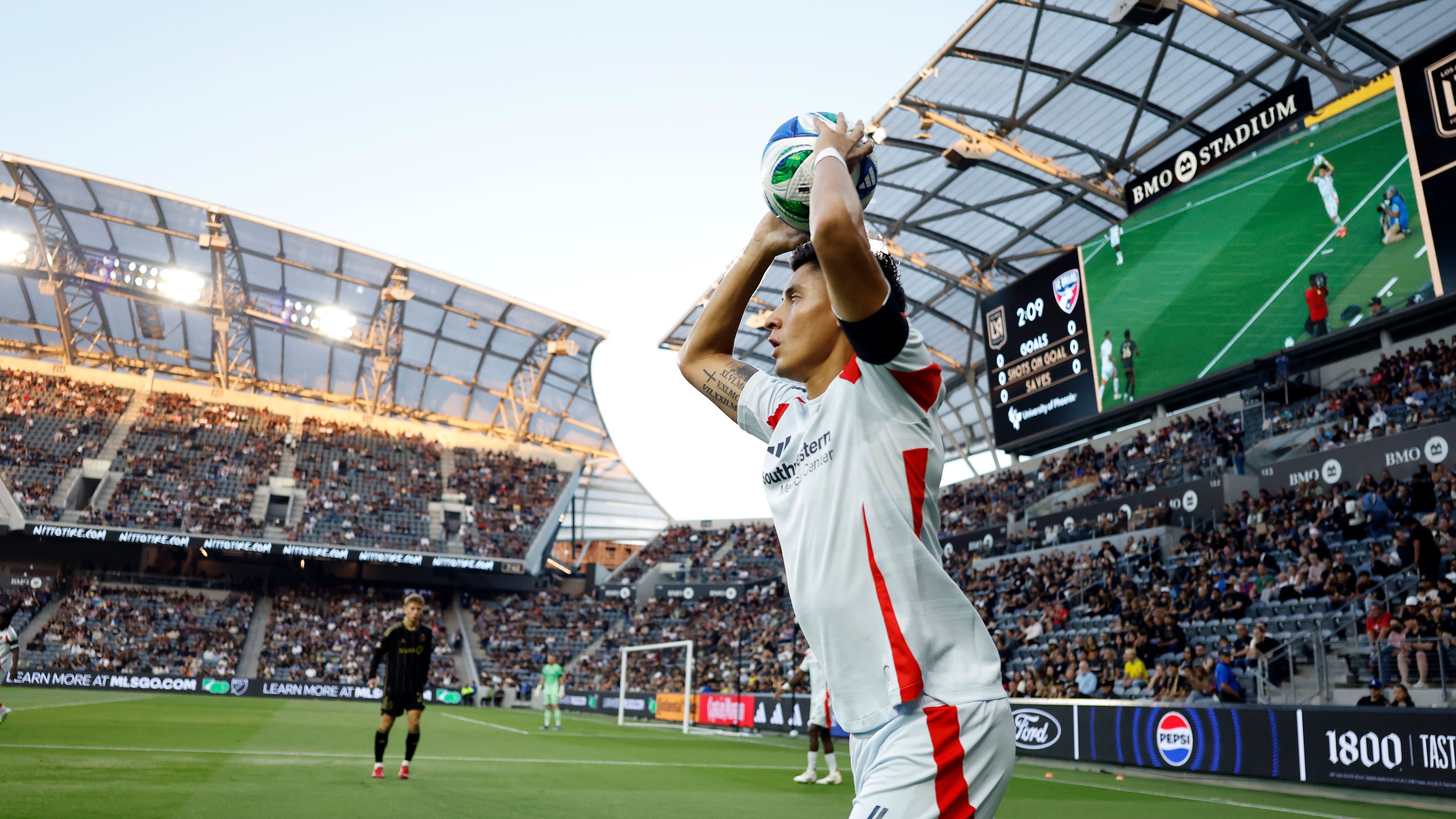 images-v3-getty-2225002340-crop-MM5DKMBQGM5DEOBRGQ5G433XMU5DAORSGYYQ====-GettyImages-2225002340