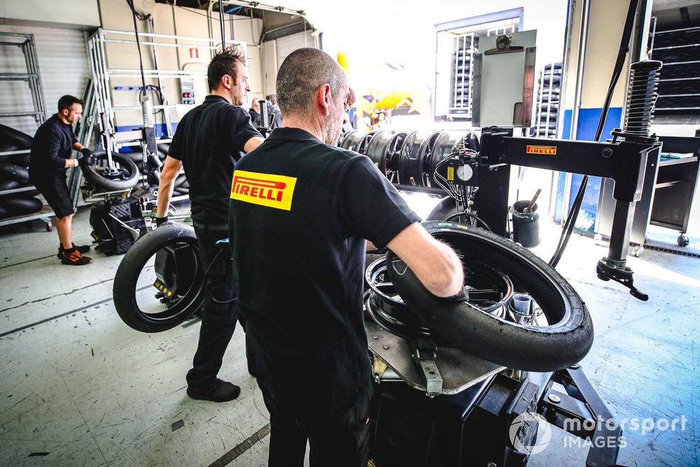 images-mgl-24vPZ4A6-s1000-pirelli-tyres