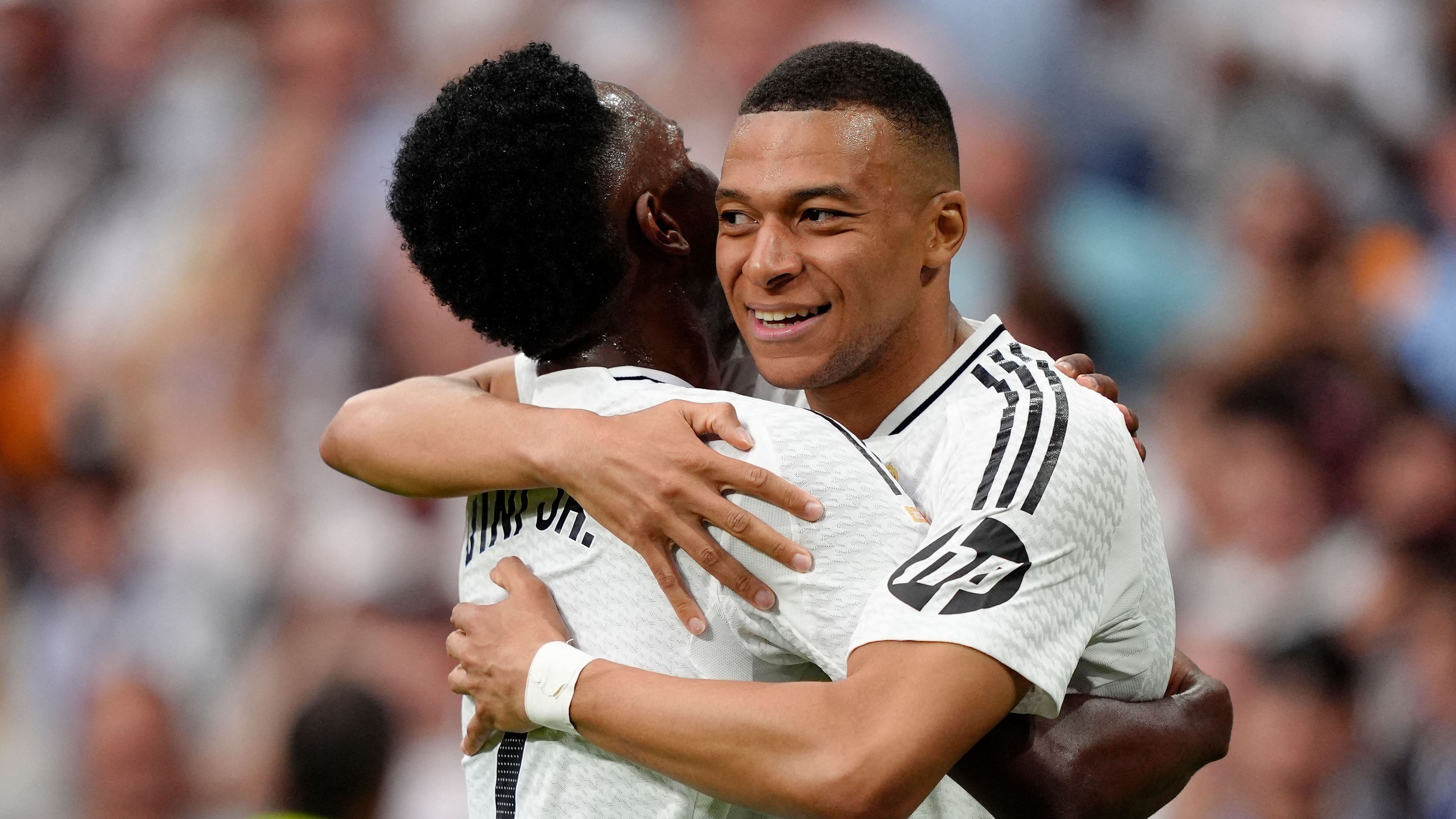 images-v3-getty-2216128937-crop-MM5DIMBQGM5DEMRVGI5G433XMU5DKNZYHIYTAMQ=-GettyImages-2216128937