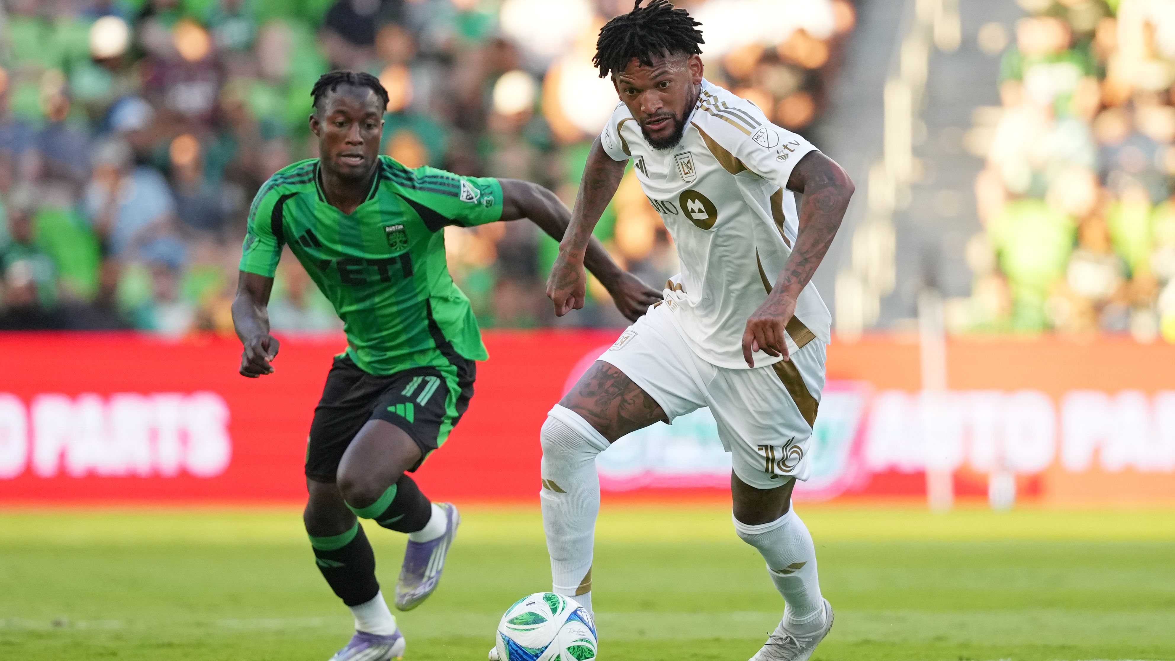 images-v3-getty-2240341040-crop-MM5DGOJWHE5DEMRTGM5G433XMU5DAORSGA3Q====-GettyImages-2240341040