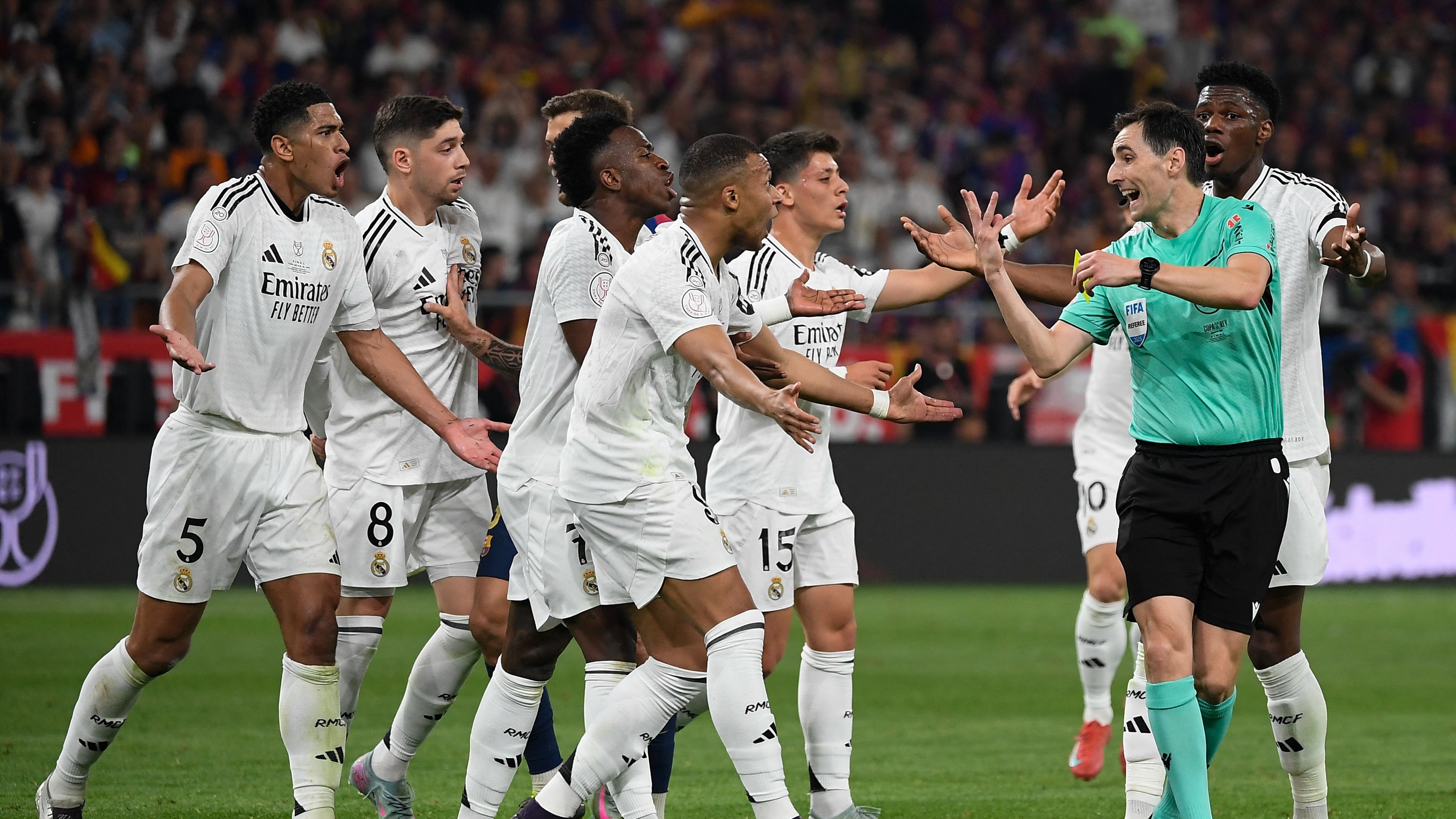 images-v3-getty-2211580469-crop-MM5DGNRYGU5DEMBXGM5G433XMU5DAORVG4======-GettyImages-2211580469