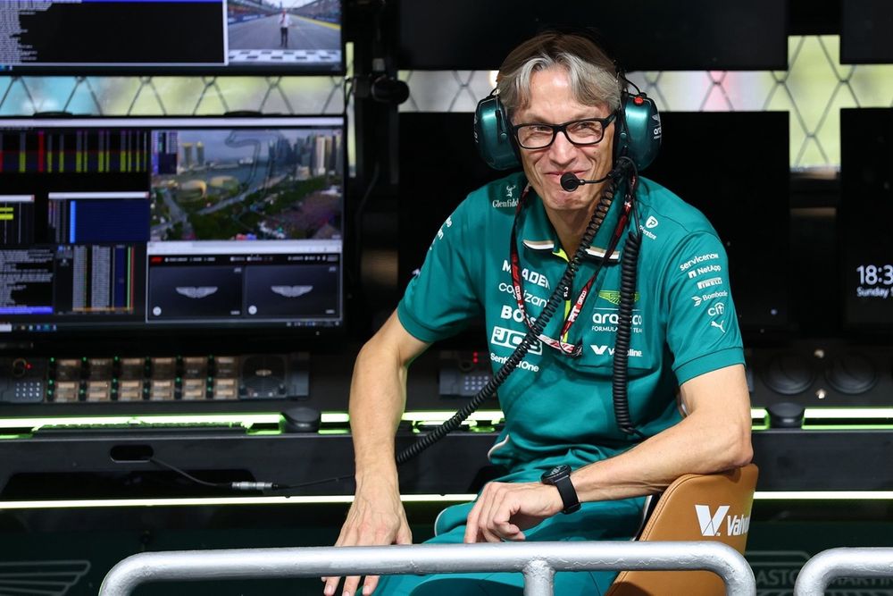 images-mgl-Y99kedbY-s1000-mike-krack-chief-trackside-off