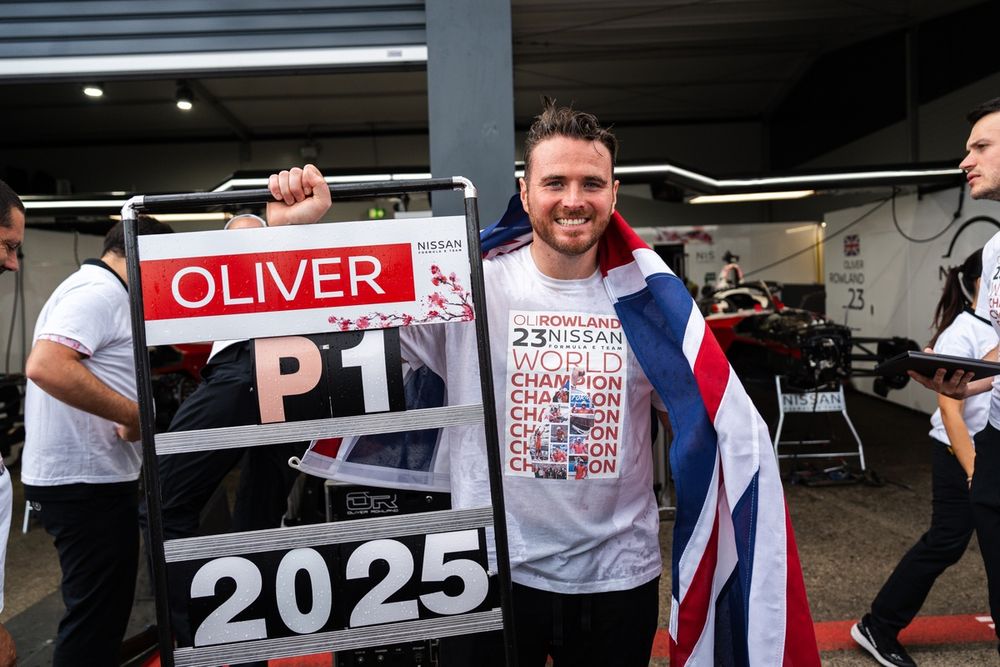 images-mgl-254M9wQ0-s1000-oliver-rowland-nissan-formula-