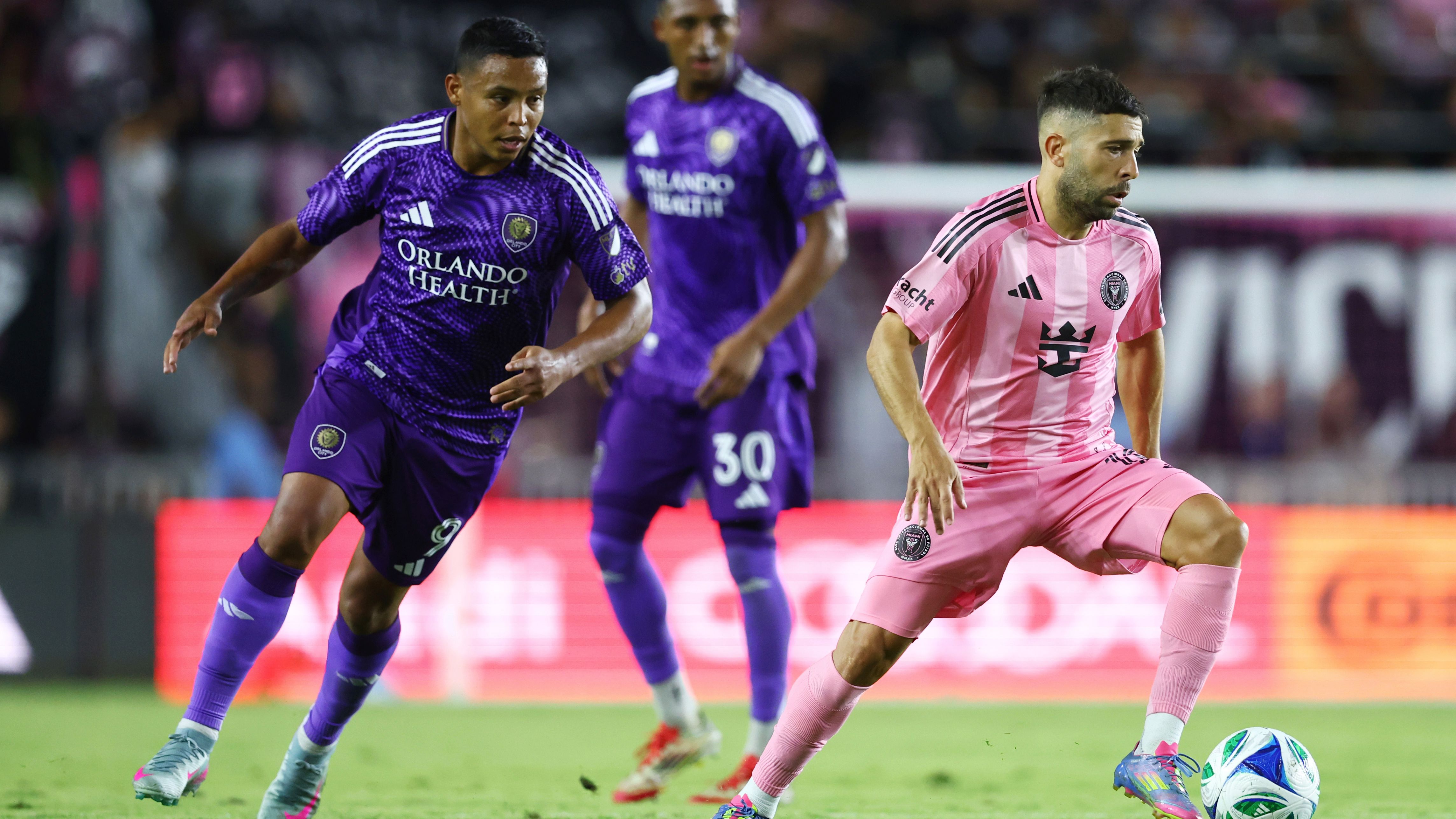 images-v3-getty-2215806085-crop-MM5DINJXG45DENJXGU5G433XMU5DAORSGM4A====-GettyImages-2215806085