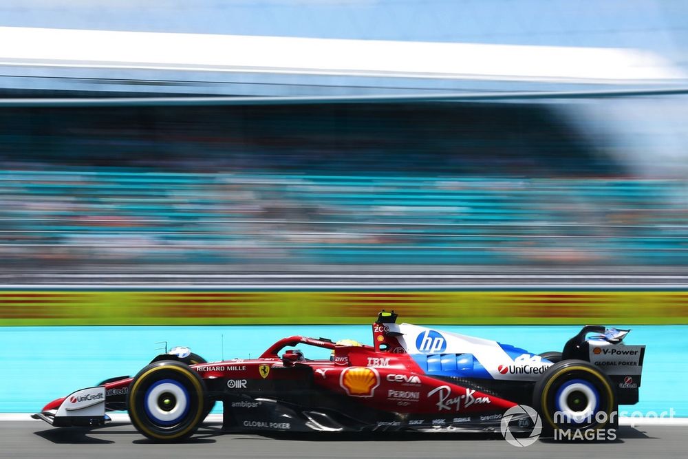 images-mgl-2wBNGmV0-s1000-lewis-hamilton-ferrari