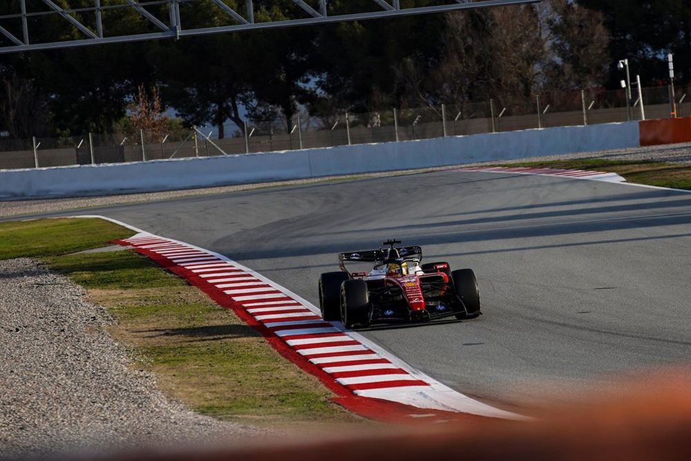 images-mgl-2GdwVwoY-s1000-lewis-hamilton-ferrari