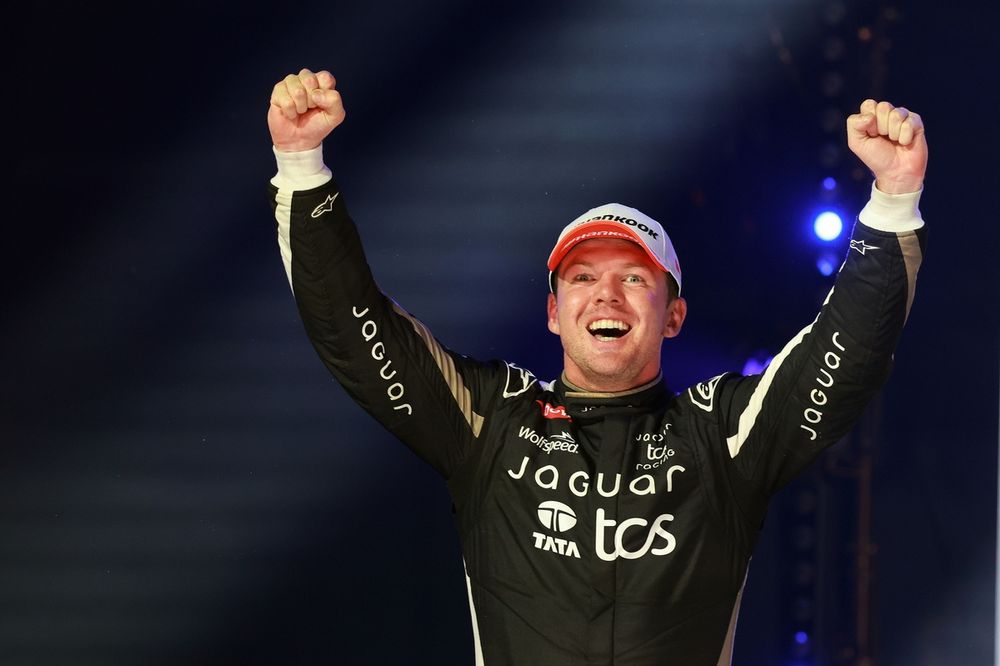 images-mgl-2QzA1O3Y-s1000-podium-race-winner-nick-cassid