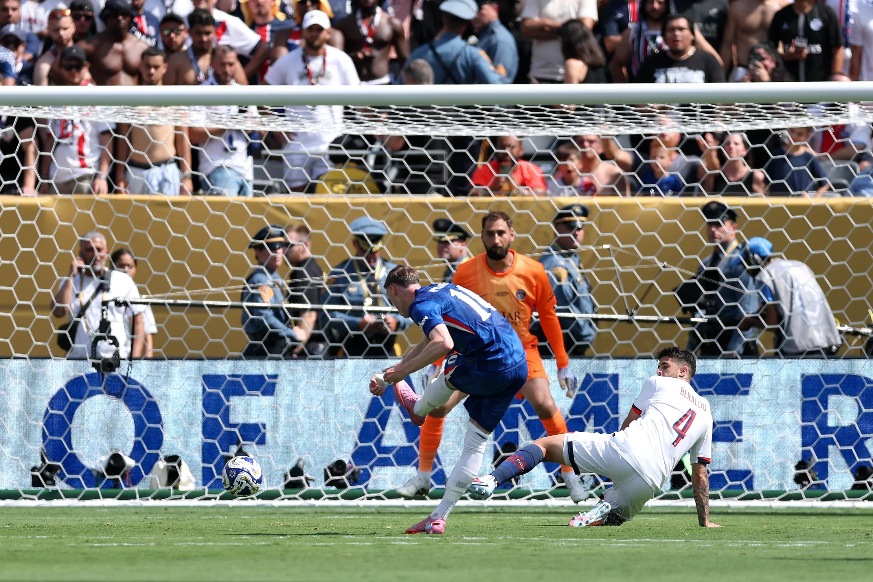 transform-b98349ff-e087-4234-86ca-ddae2f420220-Cole-Palmer-scores-the-opener