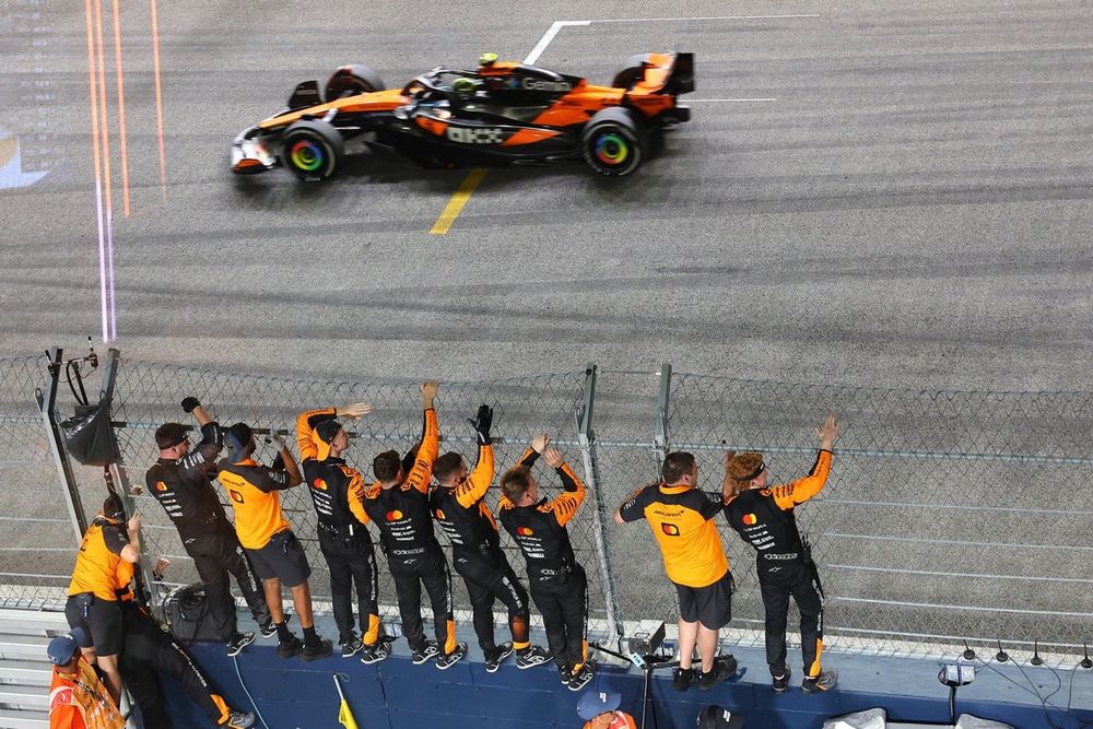 images-mgl-254MWex0-s1000-lando-norris-mclaren