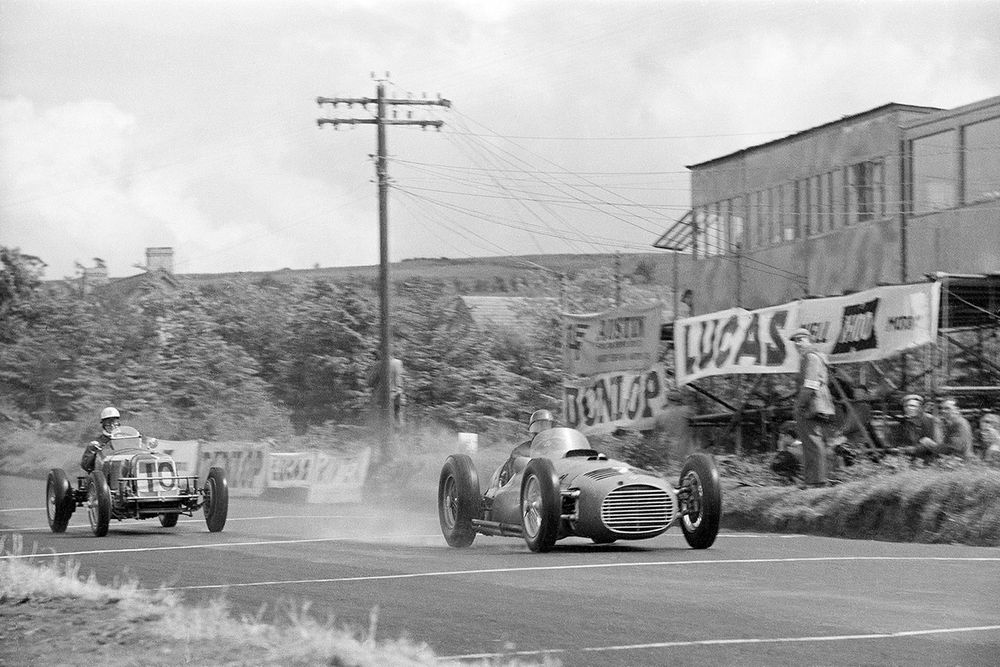 images-mgl-0JB31pR0-s1000-juan-manuel-fangio-ron-flockha