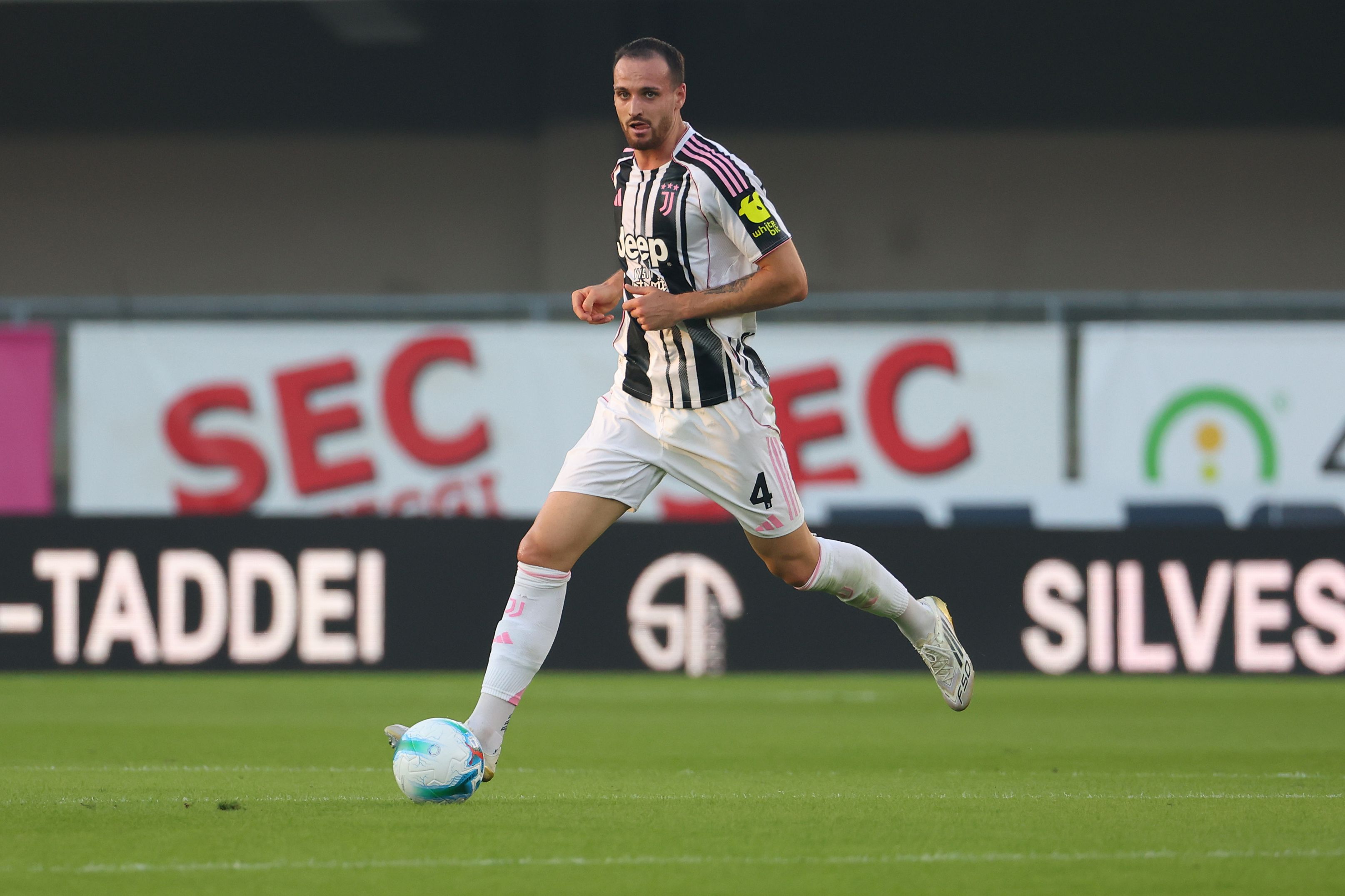 images-v3-getty-2236437377-GettyImages-2236437377