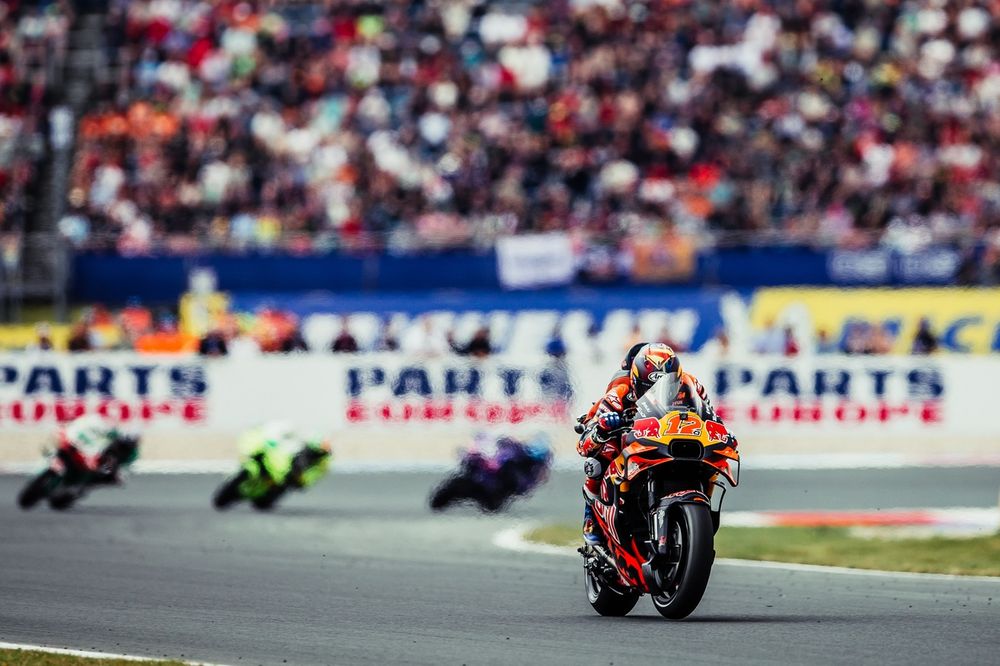images-mgl-0rGXjed2-s1000-maverick-vinales-red-bull-ktm-