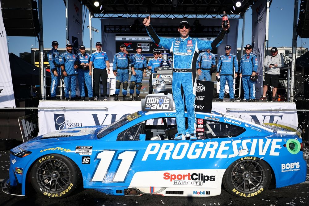 images-mgl-YpNRgpX0-s1000-denny-hamlin-joe-gibbs-racing-