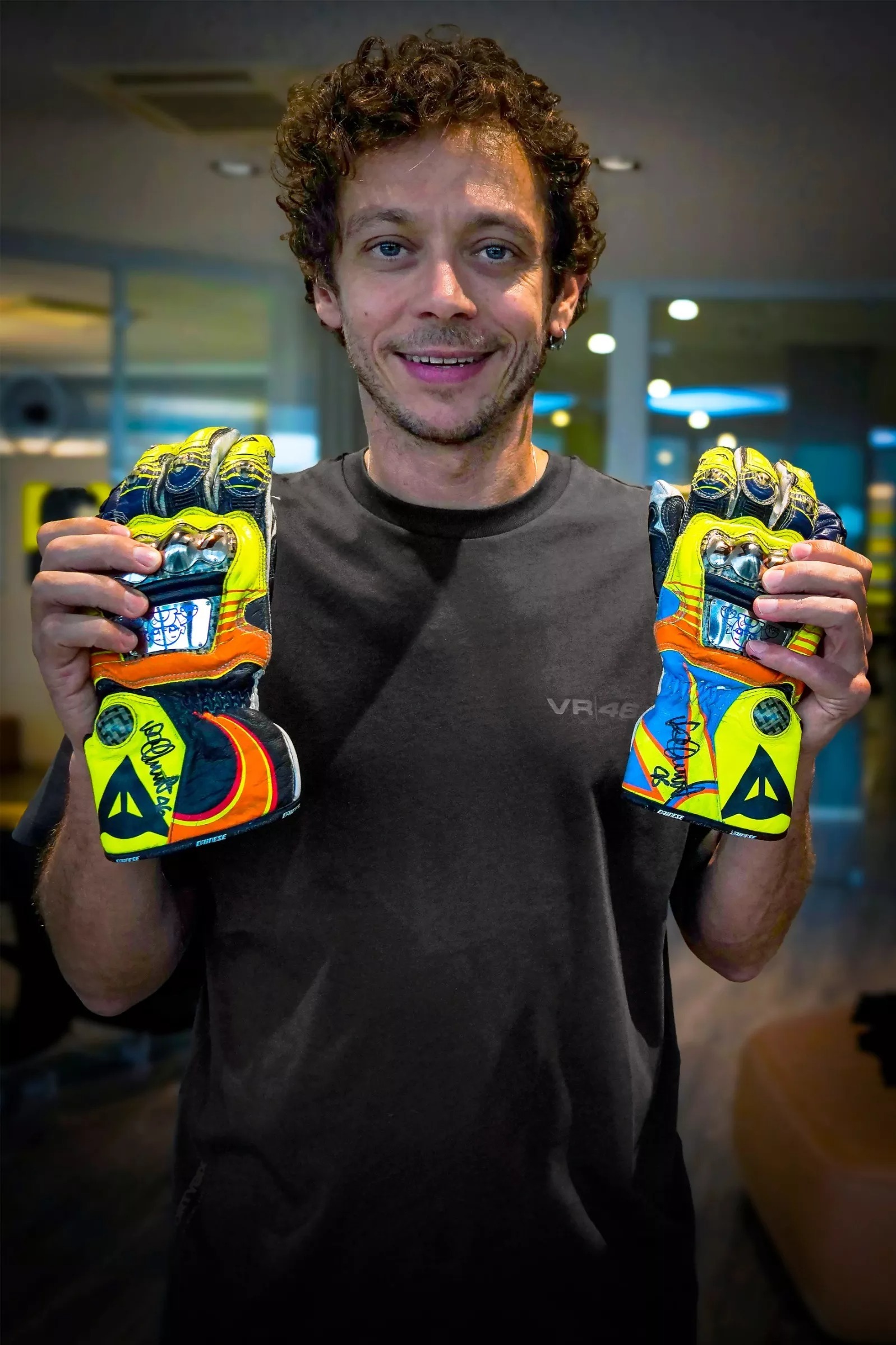 static-img-news-valentino-rossi-guantes