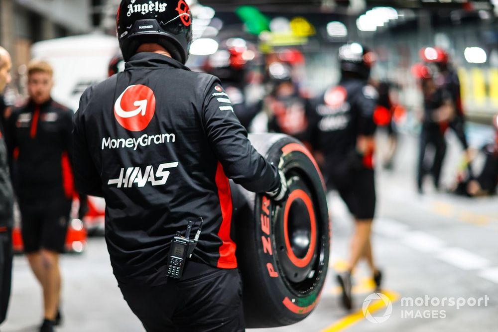 images-mgl-2eAaoE12-s1000-a-team-member-of-the-haas-f1-t