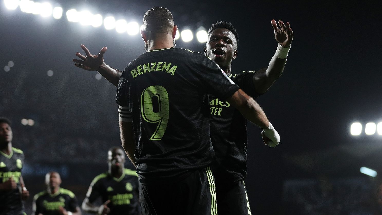 images-v3-blt7ef70ad43305ed91-crop-MM5DCNBYG45DQMZWHJXG653FHIZDGNB2GE4DO===-Karim_Benzema_x_Vini_Jr_Real_Madrid_2022-23