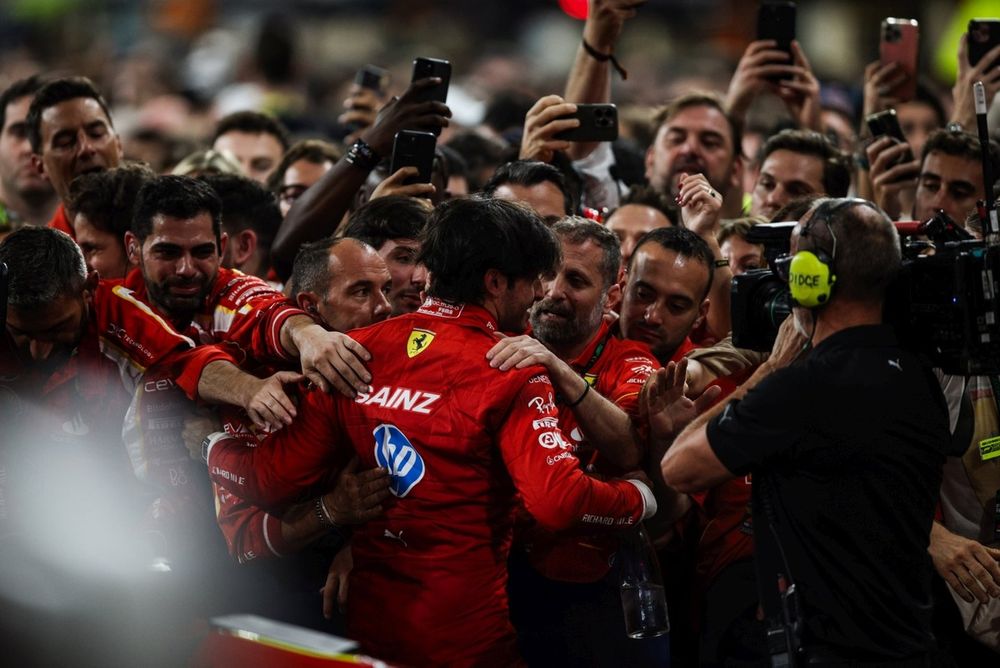 images-mgl-YKEDyW10-s1000-carlos-sainz-ferrari