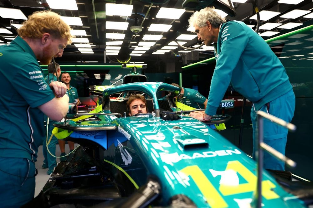 images-mgl-YBVoj5zY-s1000-fernando-alonso-aston-martin-r