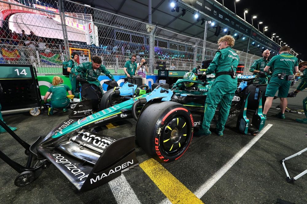 images-mgl-254MLzk0-s1000-fernando-alonso-aston-martin-r