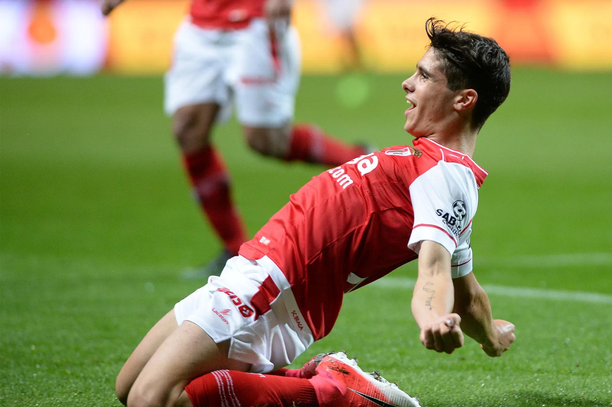 transform-00a22355-338f-4d76-ad74-1401b9d2c4c8-Young-Pedro-Neto-celebrates-for-SC-Braga-in-2017