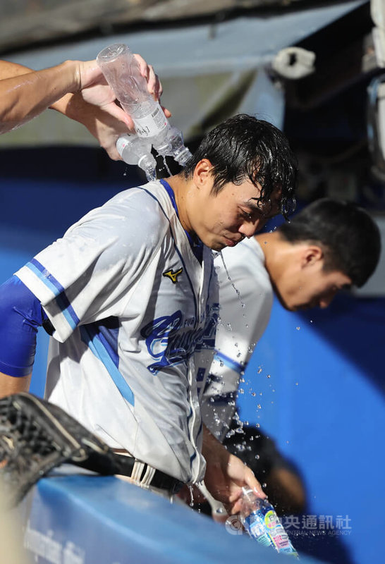 www-WebPhotos-800-20250929-699x1024_wmky_0_C20250929000137