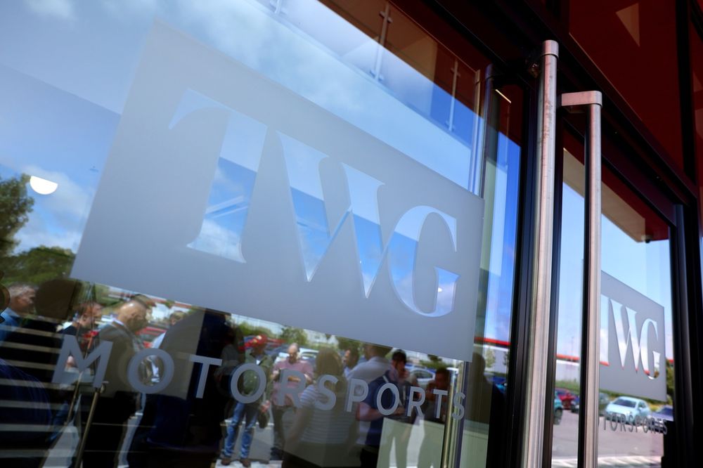 images-mgl-YP3v1Zj2-s1000-cadillac-f1-team-works-shop