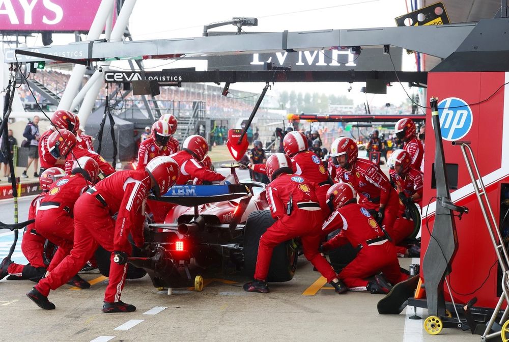 images-mgl-254MrWn0-s1000-lewis-hamilton-ferrari