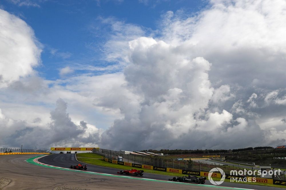 images-mgl-6gpWyJb0-s1000-alex-albon-red-bull-racing-rb1-1