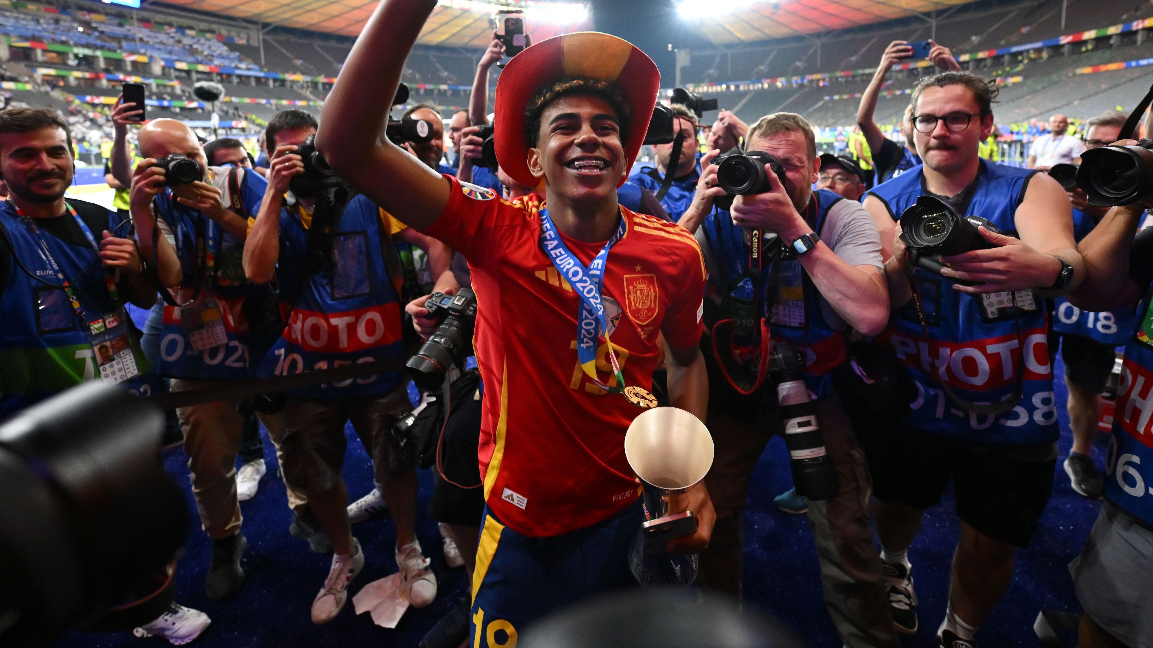 images-v3-getty-2162035242-crop-MM5DIMBQGM5DEMRVGI5G433XMU5DINJZHI4TMNA=-GettyImages-2162035242