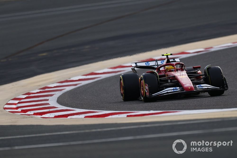 images-mgl-YP359j82-s1000-lewis-hamilton-ferrari