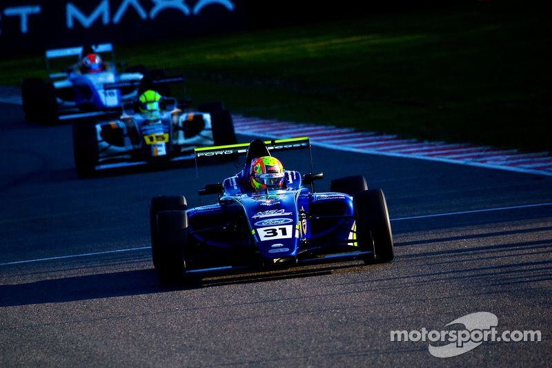 static-img-mgl-3800000-3860000-3867000-3867300-3867311-s1000-openwheel-msa-formula-brands-hatch-2015-lando-norris