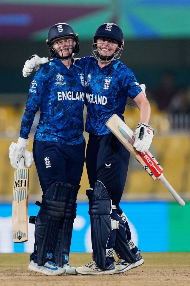 AP-2025-10-07-5704f0fa1de7425aa9580b7b41ae8e9a