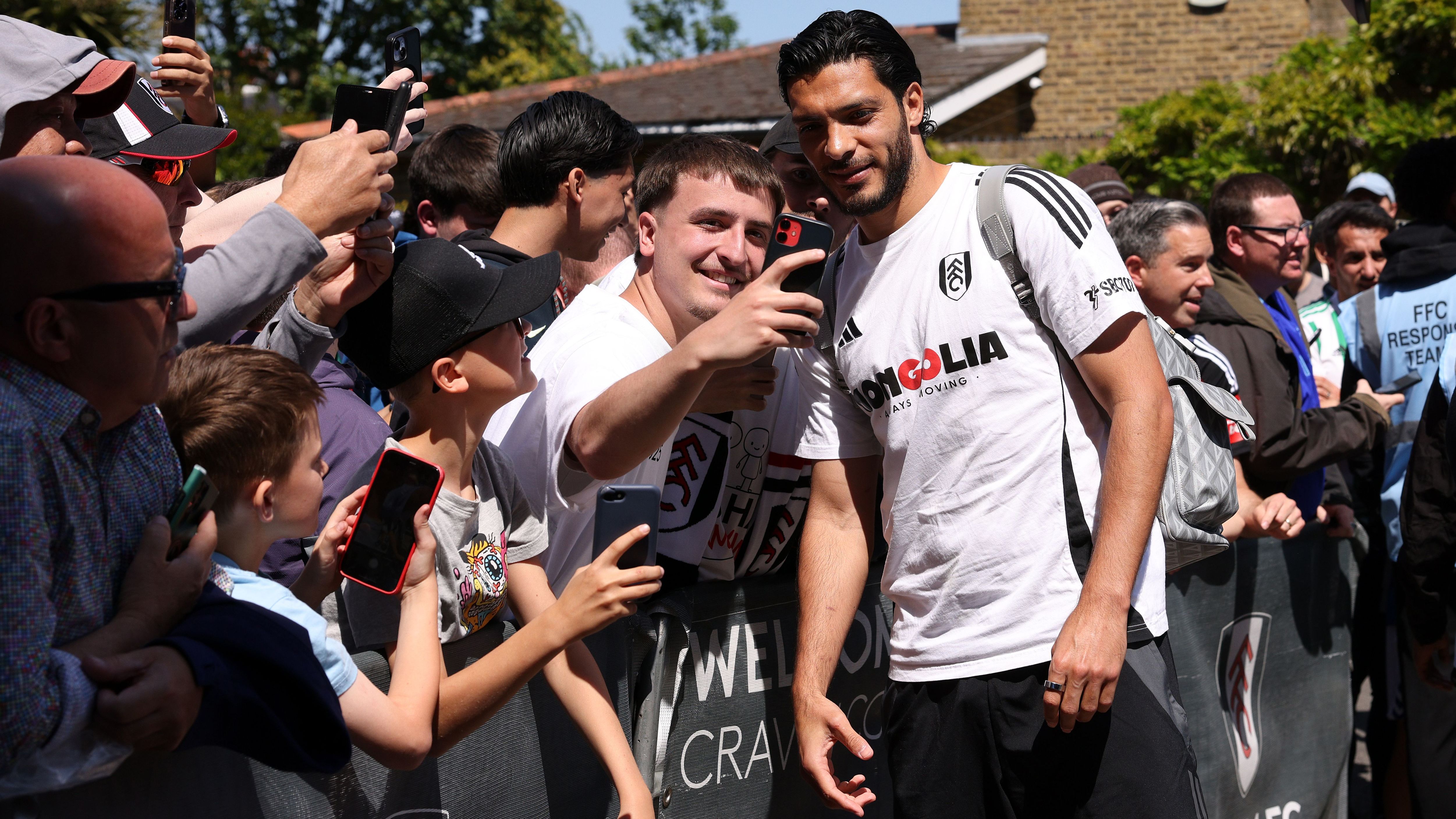 images-v3-getty-2214348700-crop-MM5DKMBQGM5DEOBRGQ5G433XMU5DAORSGYYQ====-GettyImages-2214348700