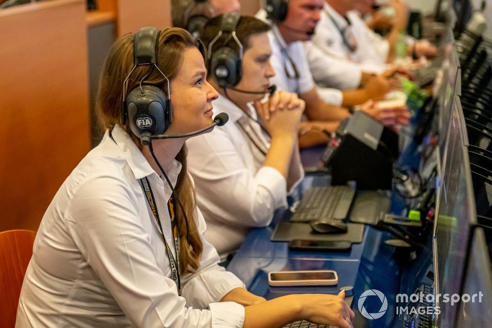 images-mgl-YXRAmEx0-s1000-claire-dubbelman-fia-f1-race-c