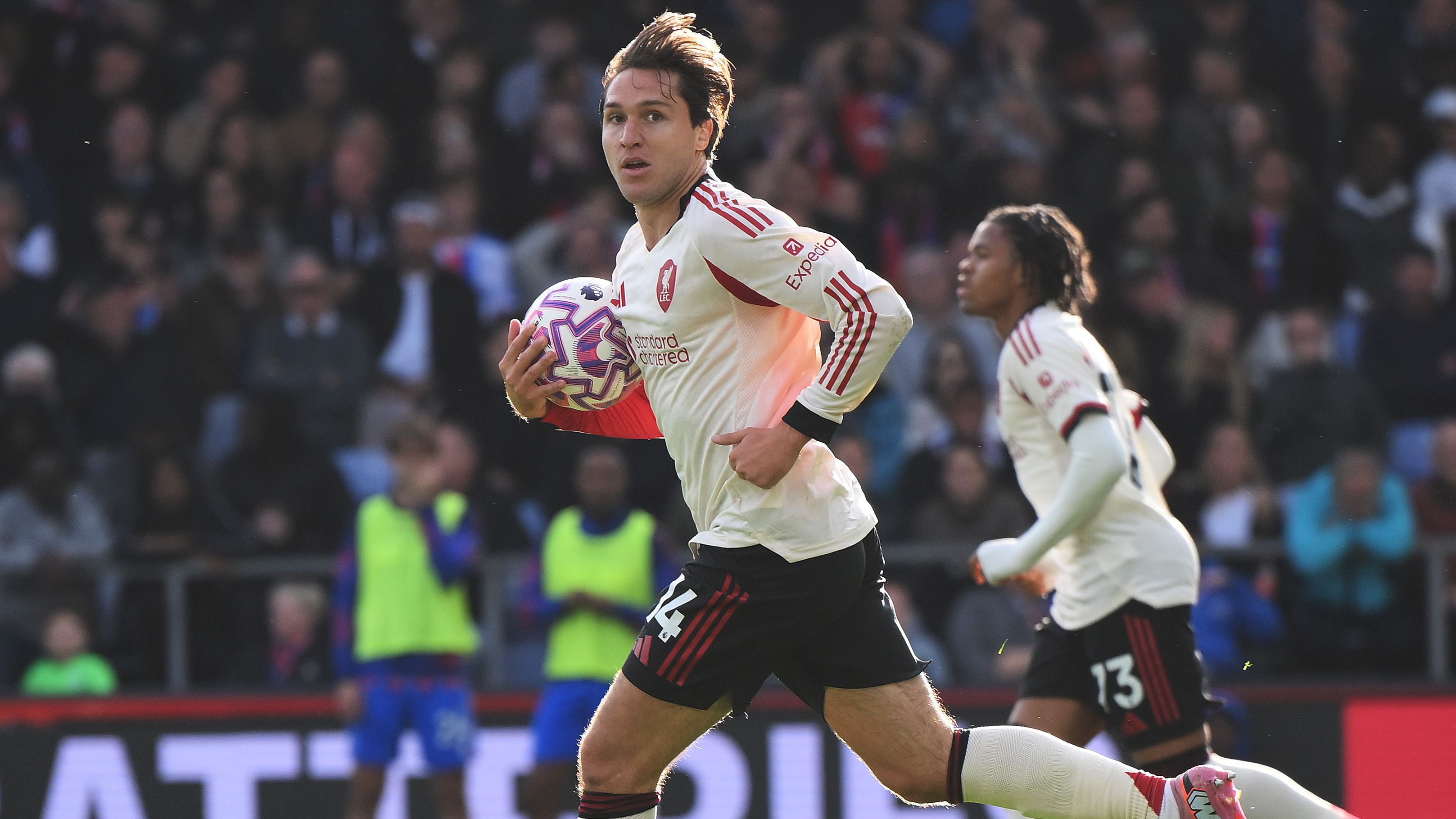 images-v3-getty-2237717454-crop-MM5DGMRTGQ5DCOBRHE5G433XMU5DIMRSHIYTGNA=-GettyImages-2237717454