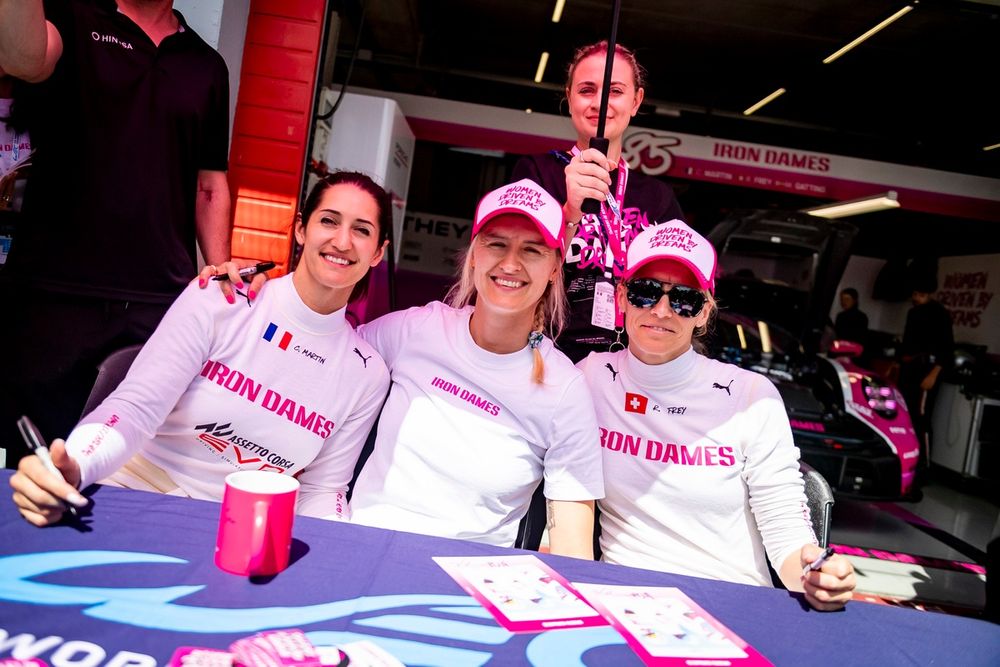 images-mgl-0L1N5wN2-s1000-85-iron-dames-porsche-911-gt3-